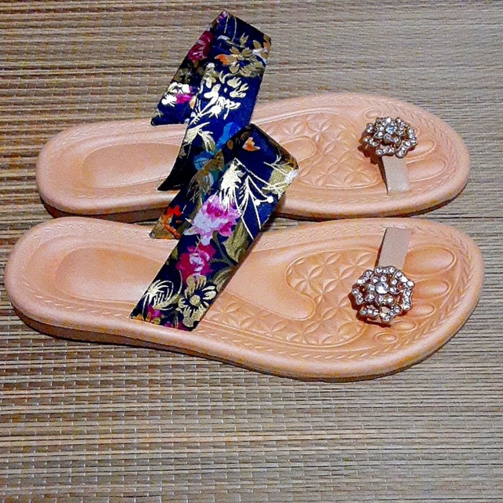 NEW Dazzling Rhinestone-Jewel Toe Ring Flat Sandal